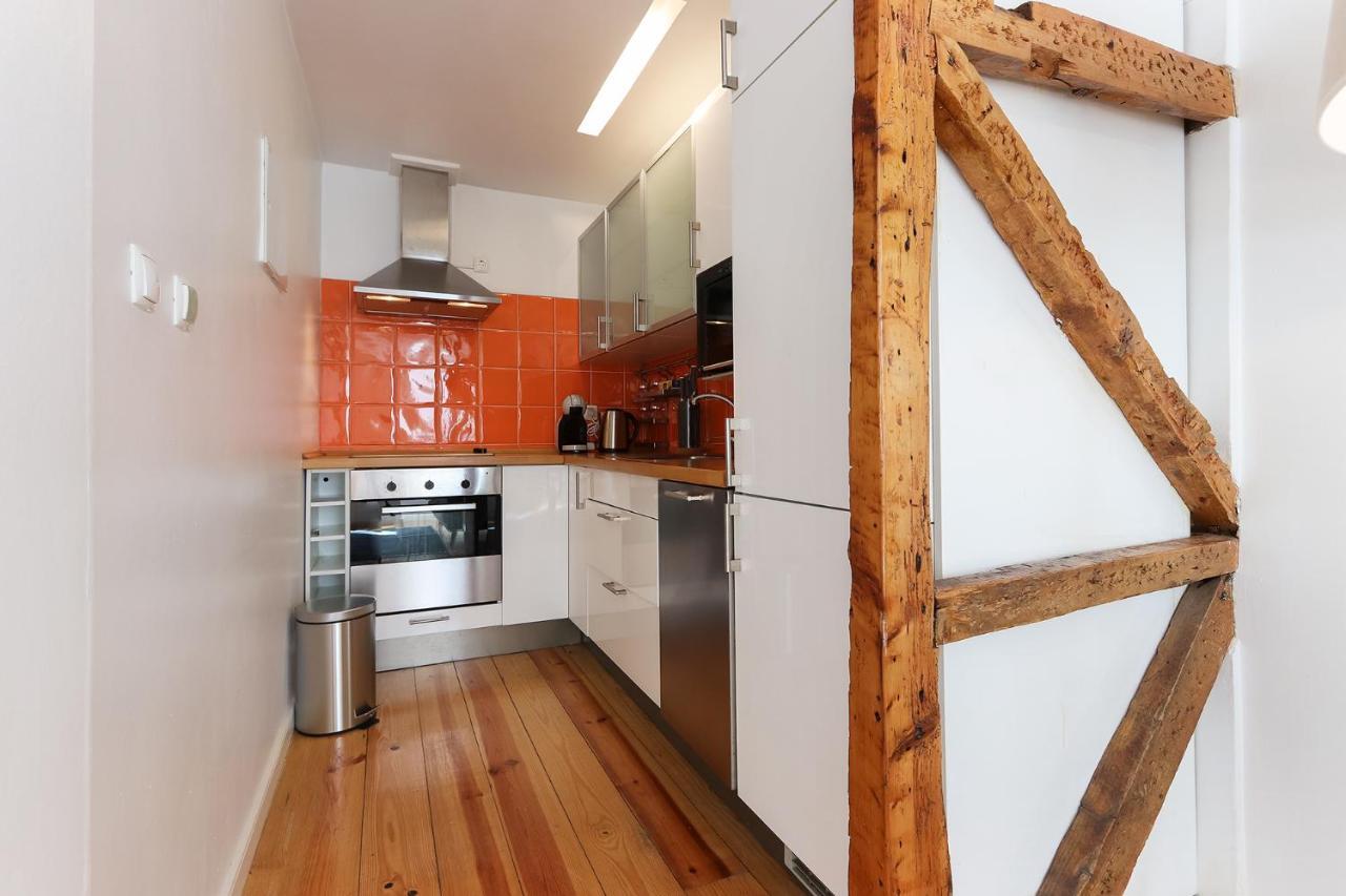 Charming And Stylish Downtown In Xix Century Building Lissabon