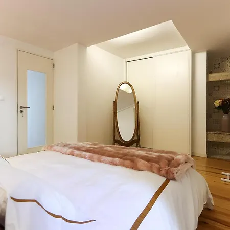Charming And Stylish Downtown Apt In XIX Century Building Lisbon Exterior photo